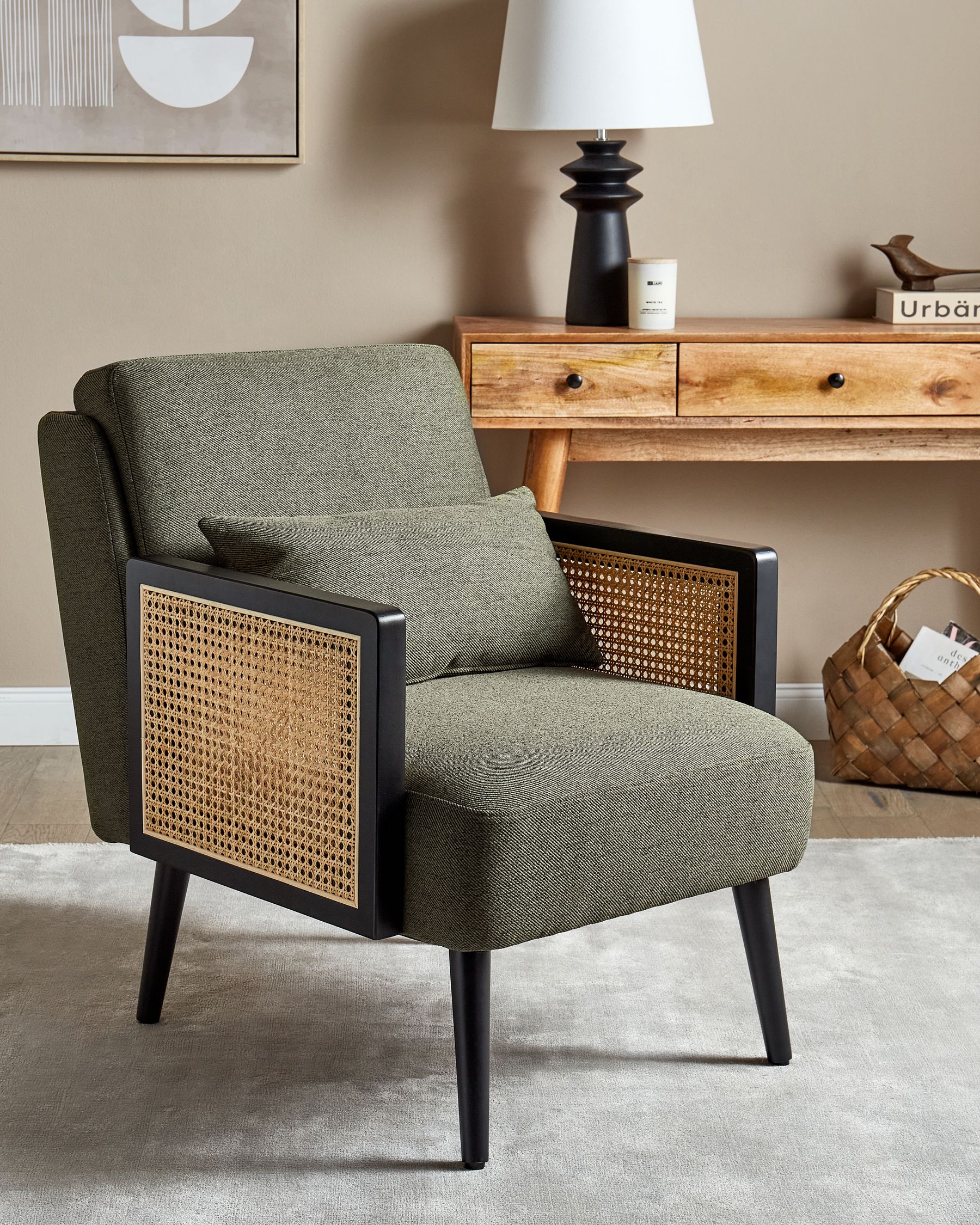 Fauteuil en Tissu Vert olive, accoudoirs tressés en Rotin IBAZ